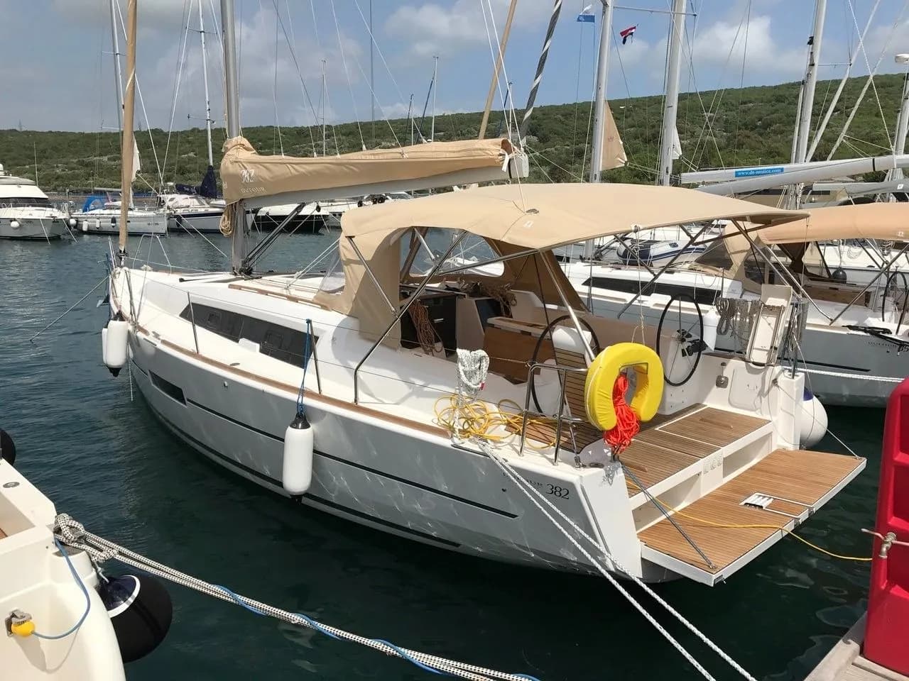 Boat - Rent a 11.23m Dufour 382 in Punat