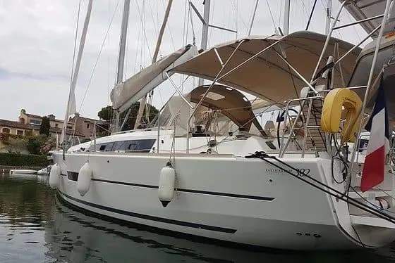Boat - Explore Grimaud on a 11.25m Rental Boat