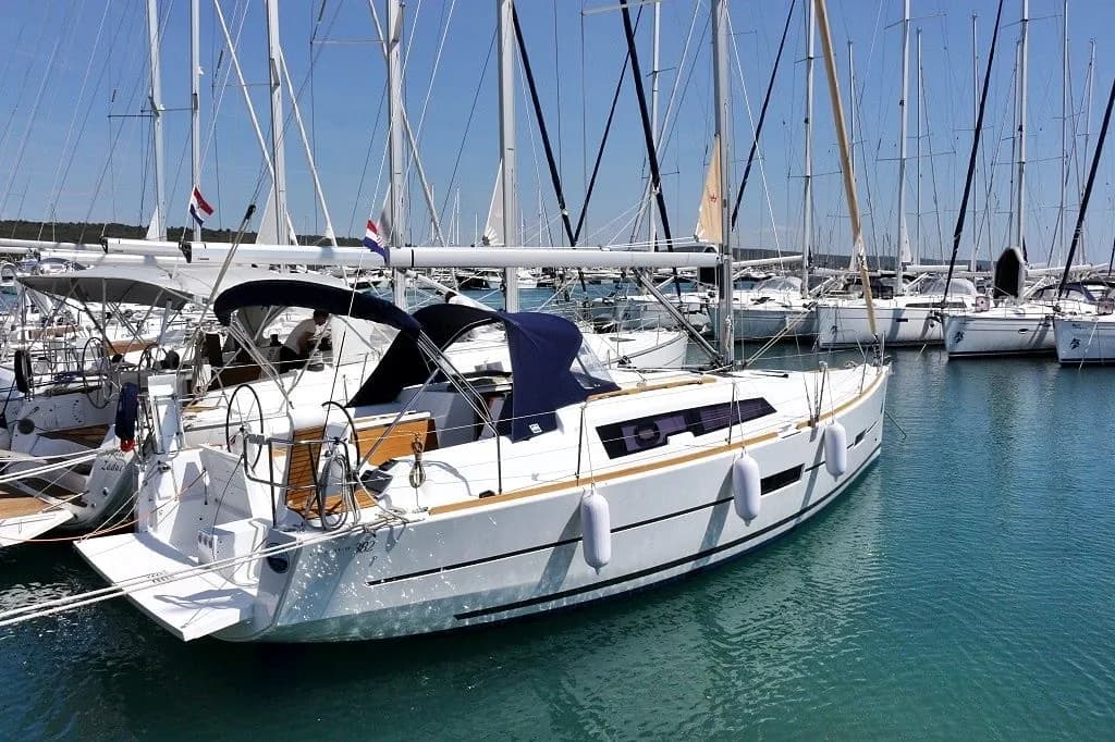 Boat - 11.23m Sukosan Dufour 382 Hire