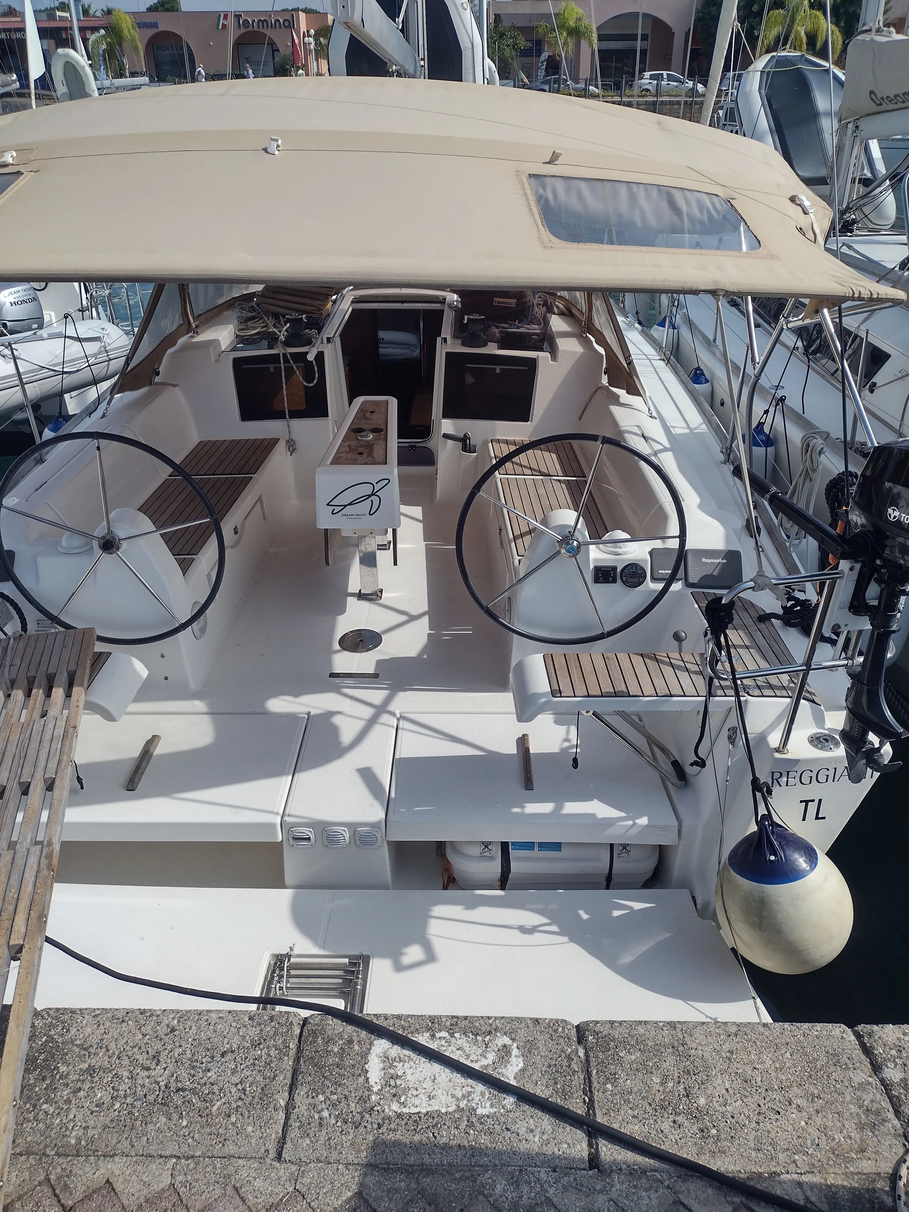 Лодка - Арендуйте 11.25м Dufour 382 в Фурнари