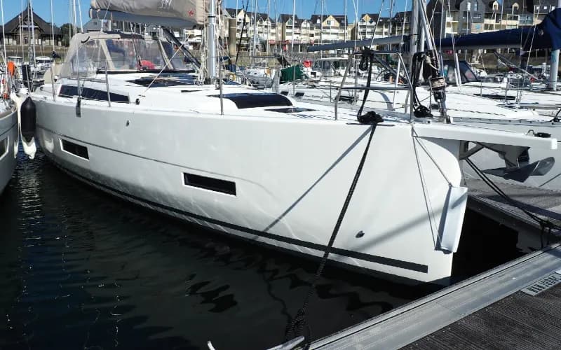 Boat - 11.19m Arzon Sailing Yacht Dufour 390 Hire
