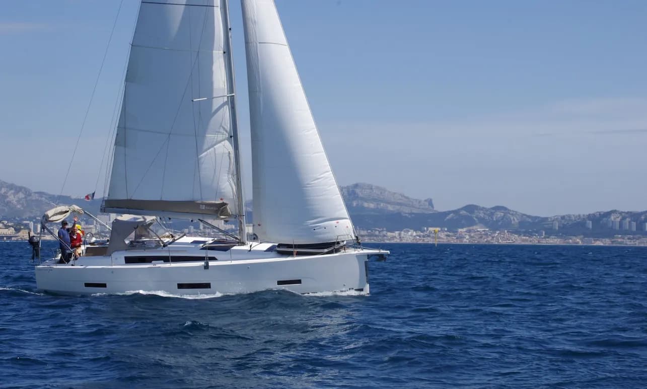 Boat - 11.94m Marseille Boat Hire