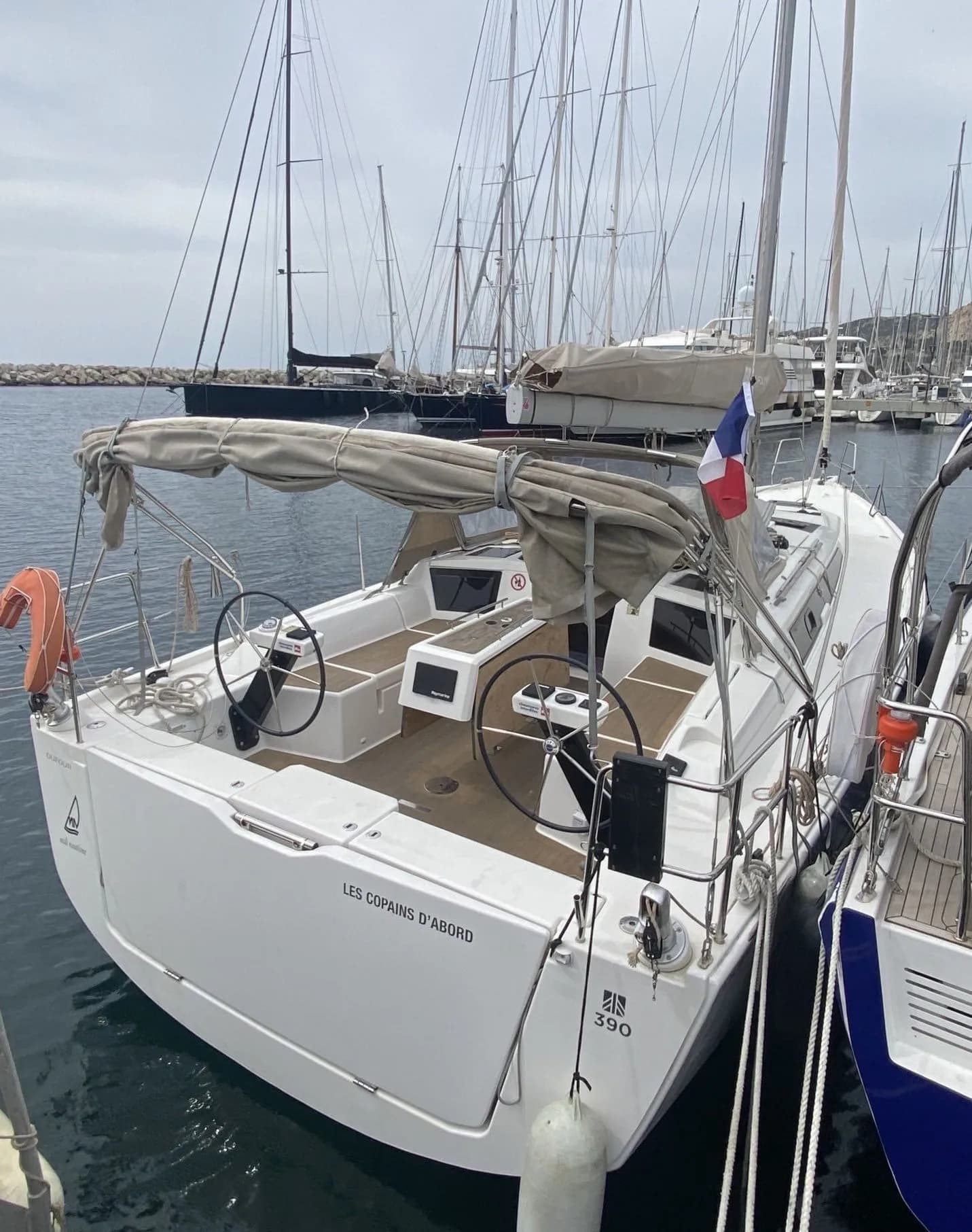 Boat - 11.94m Marseille Dufour 390 Sailing Yacht Hire