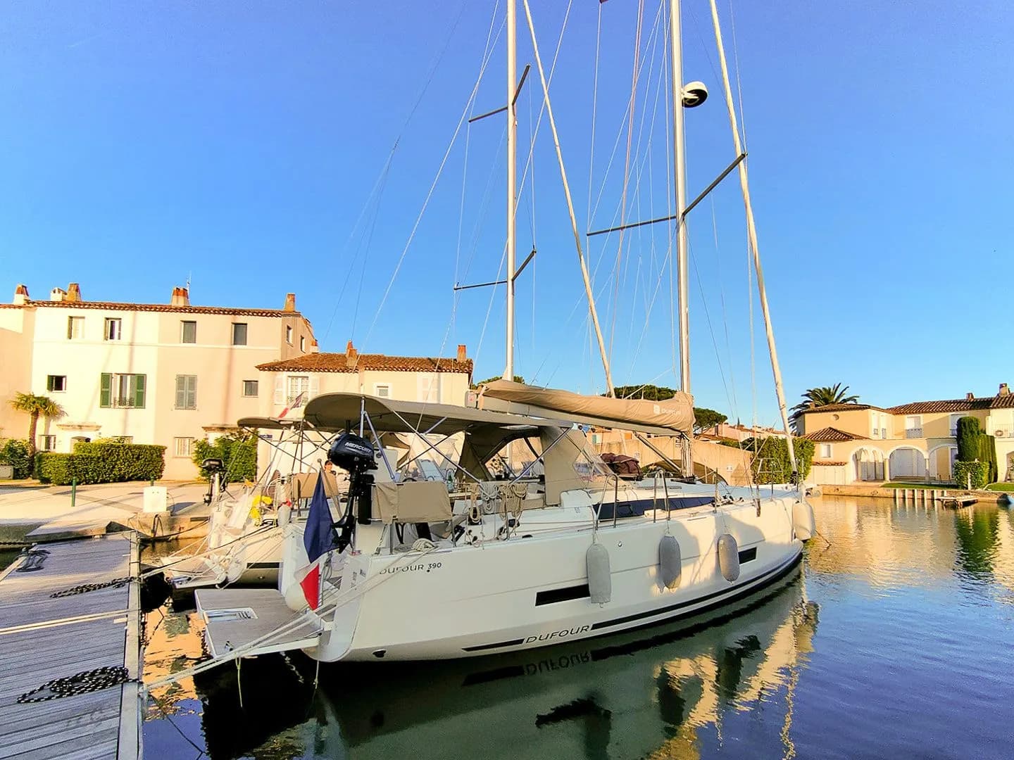 Boat - Explore Grimaud on a 11.95m 3 Cabin Sailing Yacht Rental