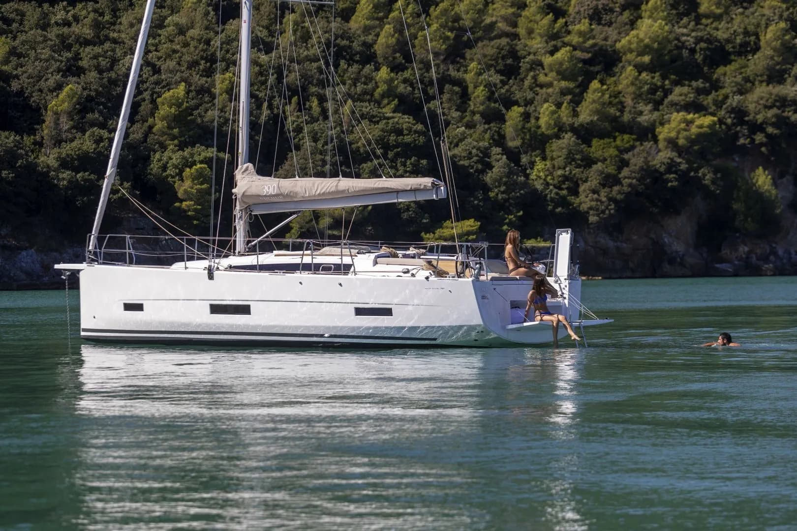 Boot - 11.93m Gouvia Sailing Yacht Hire