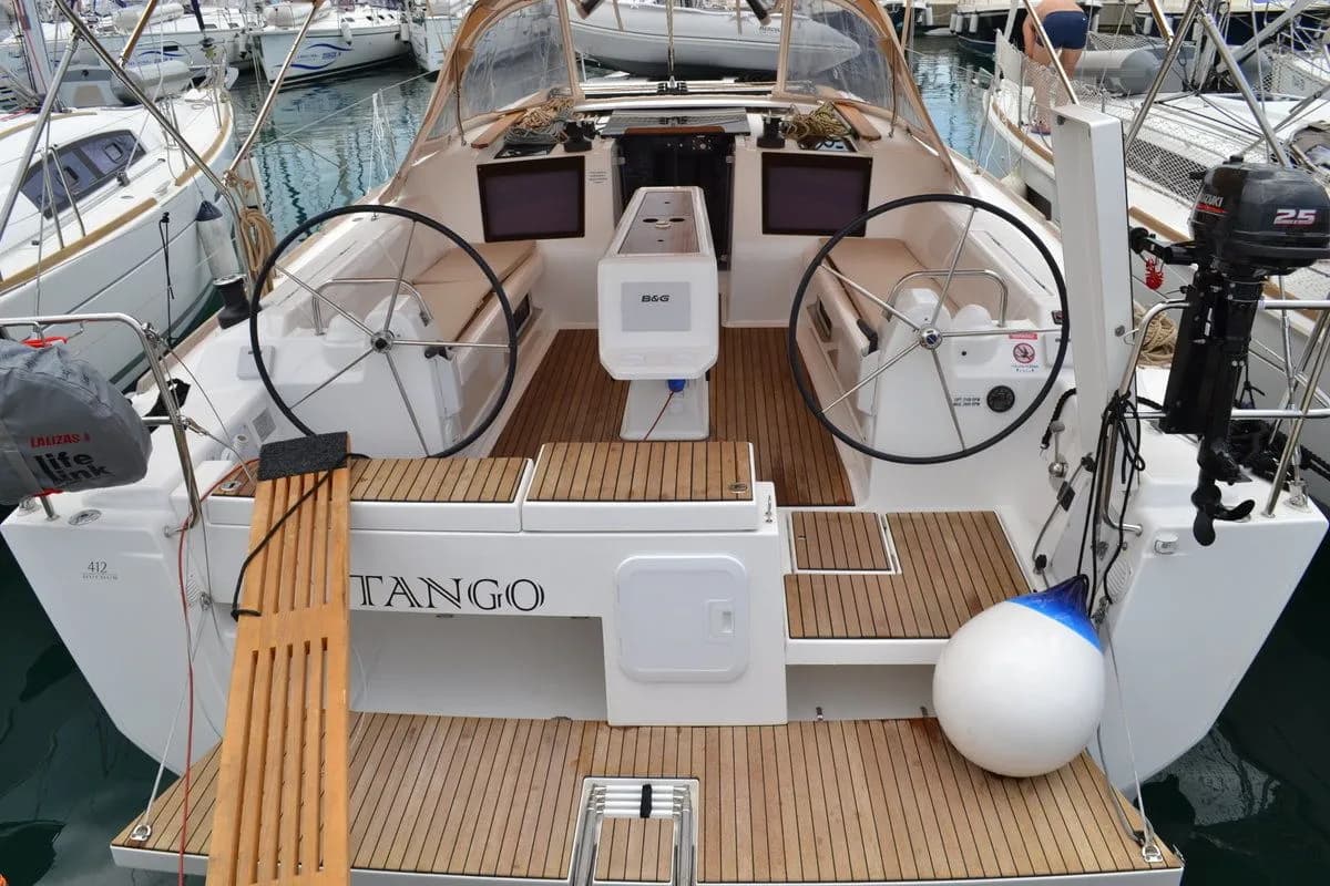 Boat - Charter a 12.7m Sailing Yacht in Sukosan