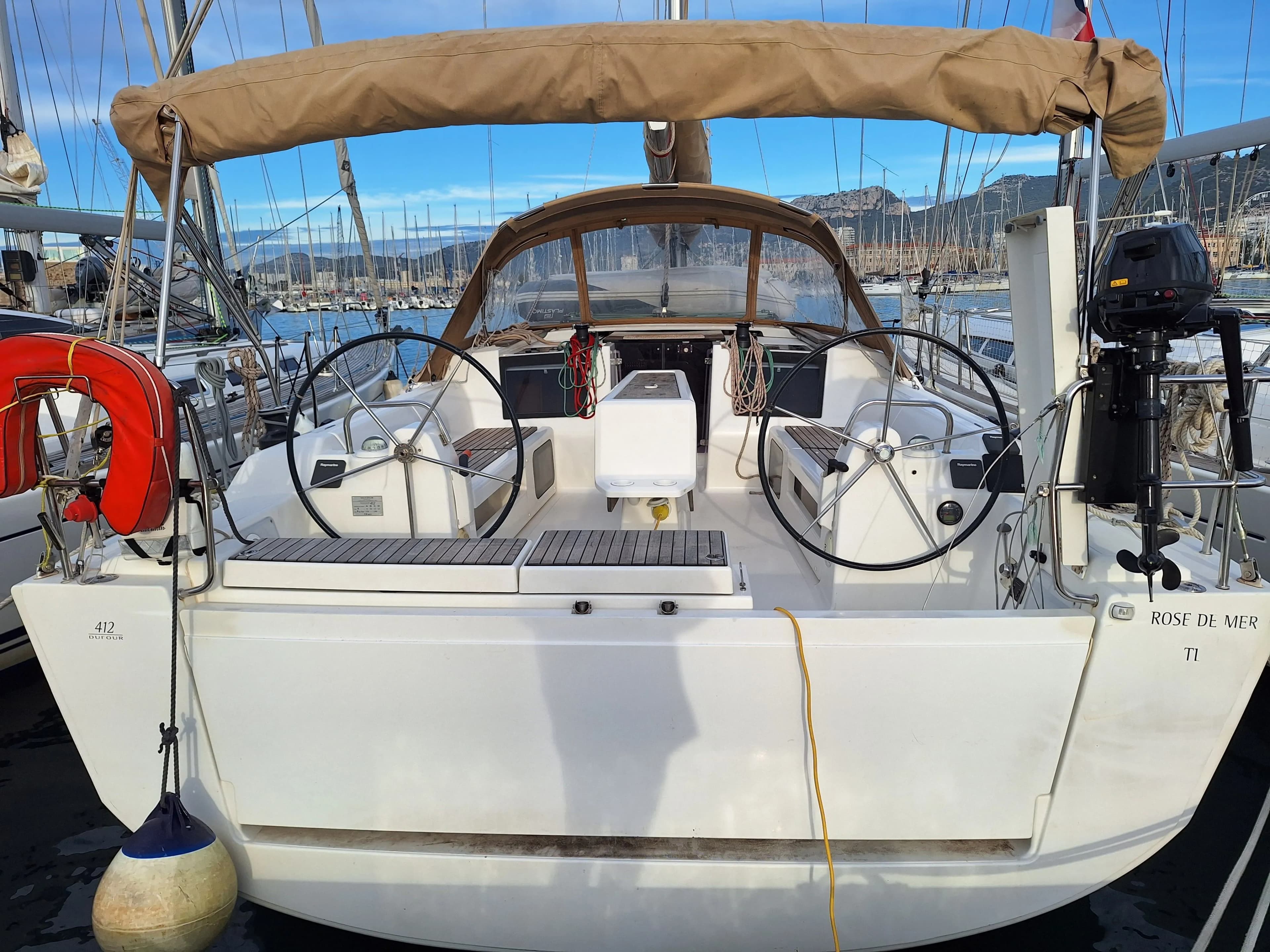 Boat - 11.98m Toulon Sailing Yacht Dufour 412 Hire