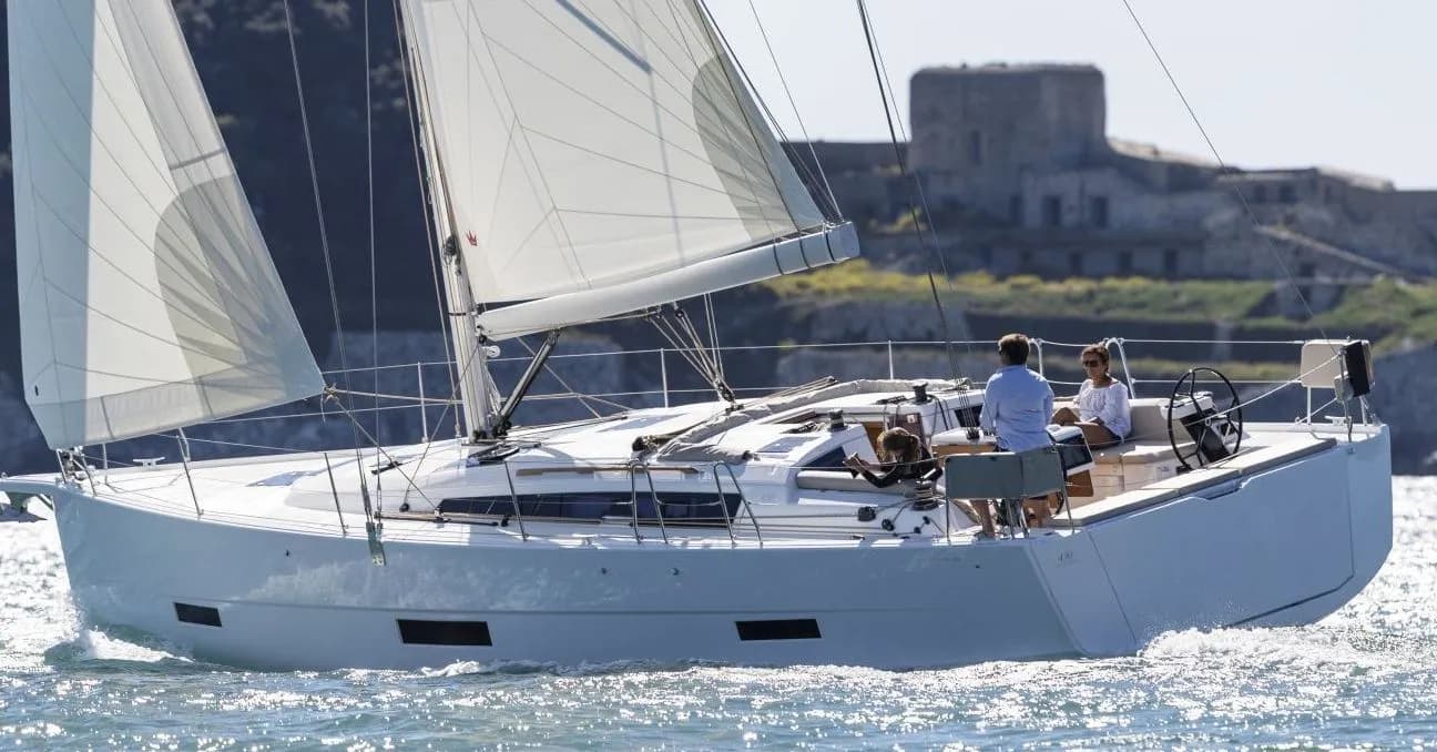 Boat - Explore Arzon on a 13.24m Rental Sailing Yacht Dufour 430
