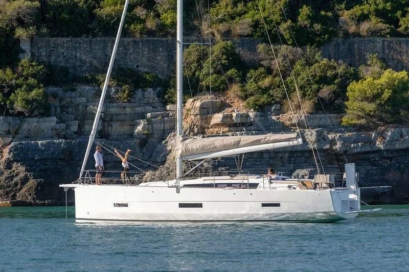Tekne - Volos 12.5m Kiralık Dufour 430 Yelkenli Yat
