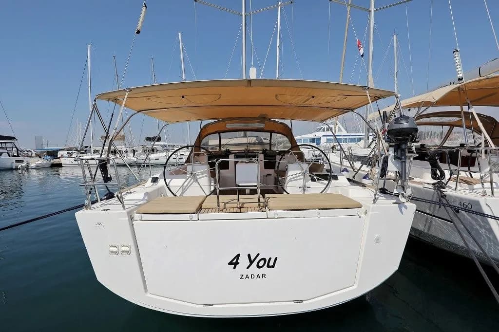 Boat - Charter a 14.15m Sailing Yacht Dufour 460 GL in Vodice