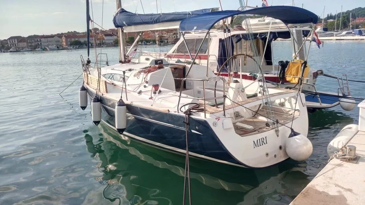 Boat - Rent a 9.99m Sailing Yacht Elan 340 in Sukosan