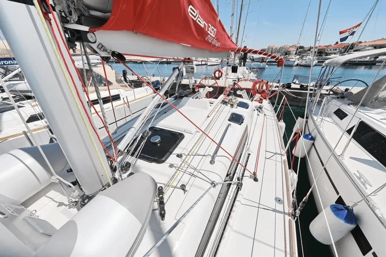 Boat - 10.6m Punat Sailing Yacht Elan 350 Hire