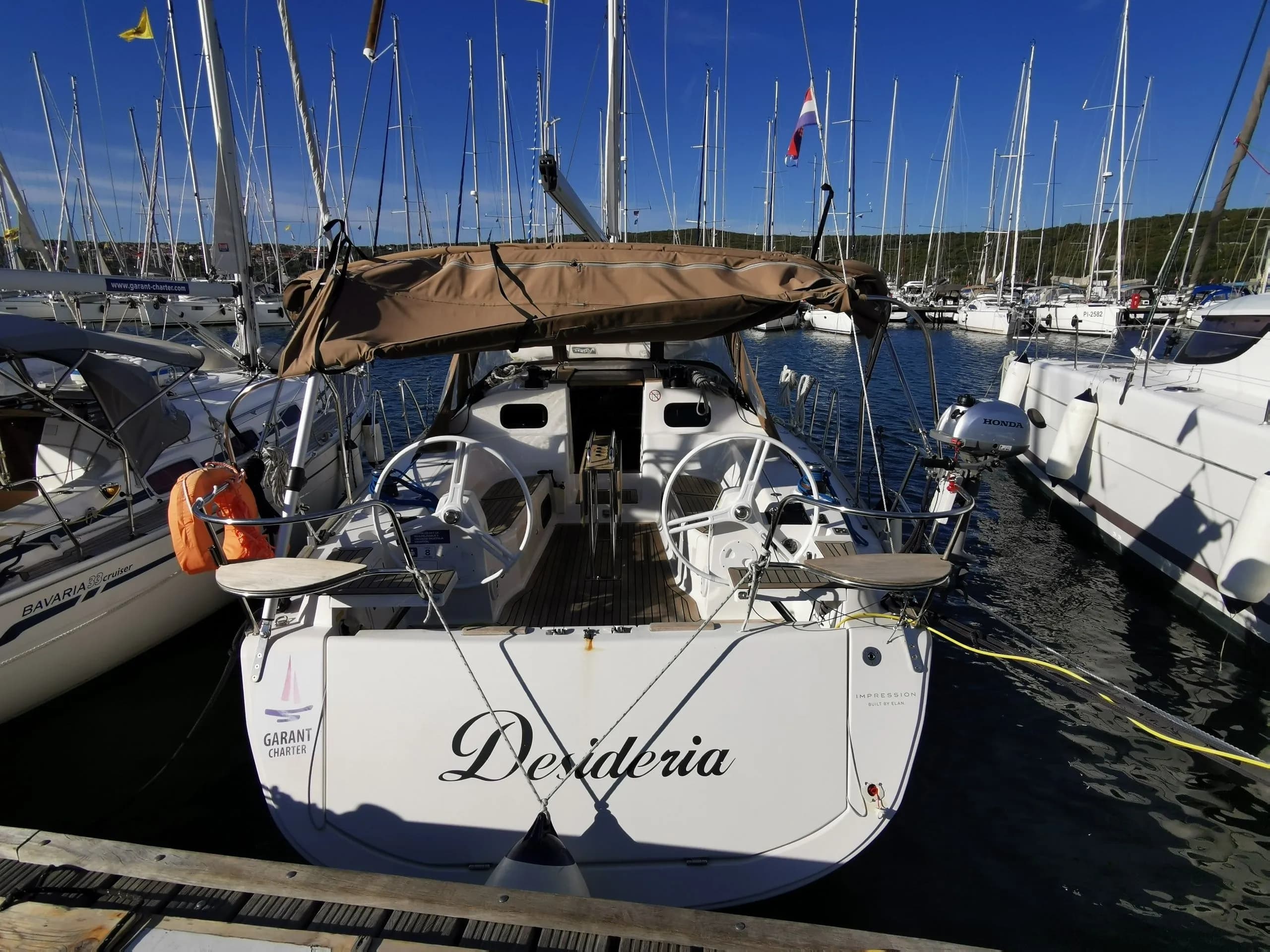 Boat - Rent a 11.9m Elan 40 Sailing Yacht in Punat
