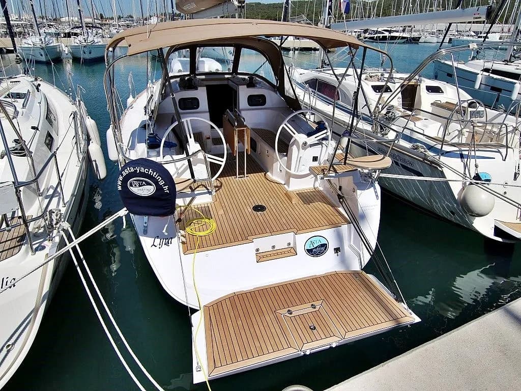 Boat - 11.9m Sukosan Boat Hire