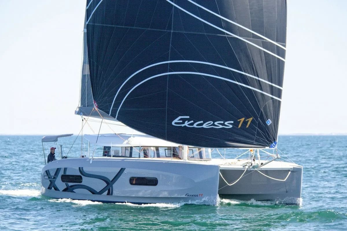 Boat - Explore Papeete on a 11.33m Rental Excess 11