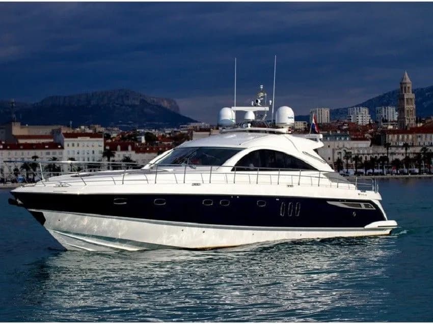 Boat - Rent a 19.38m Fairline Targa 62 in Podstrana