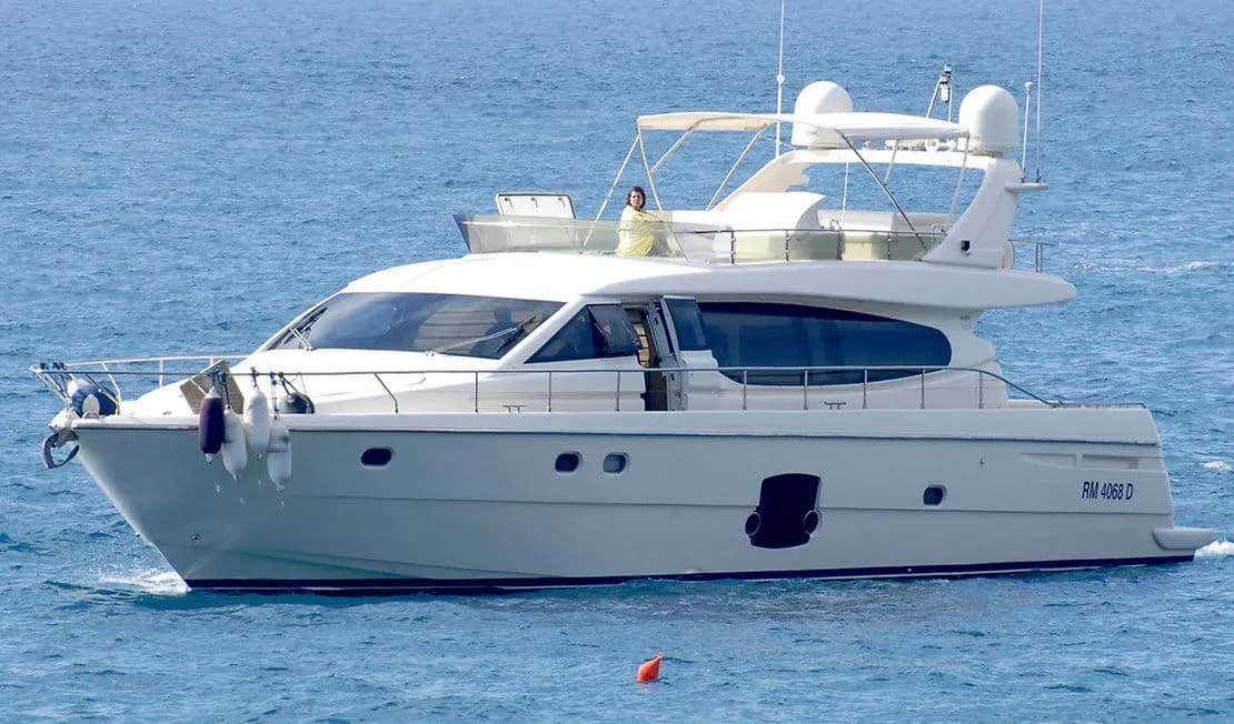 Tekne - Vladivostok 19.46m Kiralık 3 Kabinli Motoryat