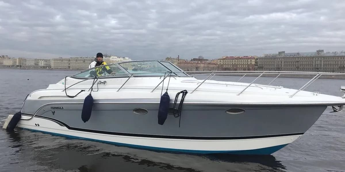 Tekne - Saint Petersburg Kiralık Formula Boats 31 PC 10.08m Motoryat