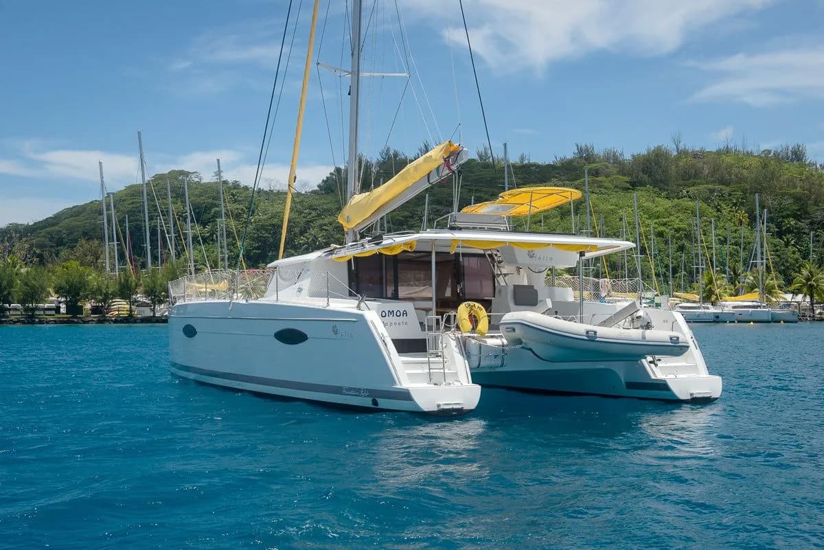 Boat - Charter a 13.3m Catamaran in Uturoa