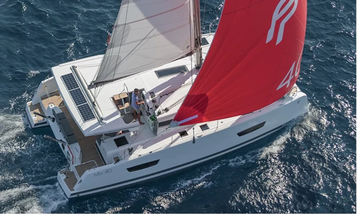 Boat - Explore Marsh Harbour on a 11.93m Rental Catamaran
