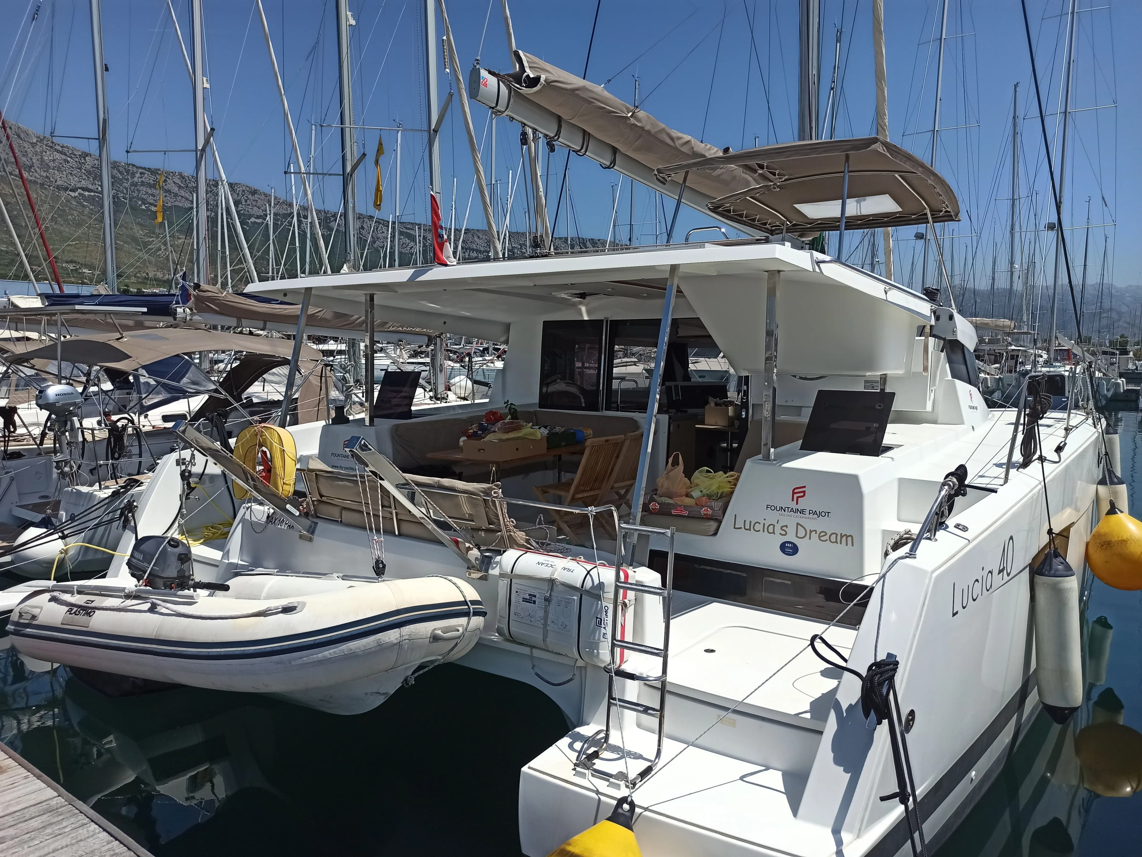 Tekne - Kastela 11.73m Katamaran Kiralık