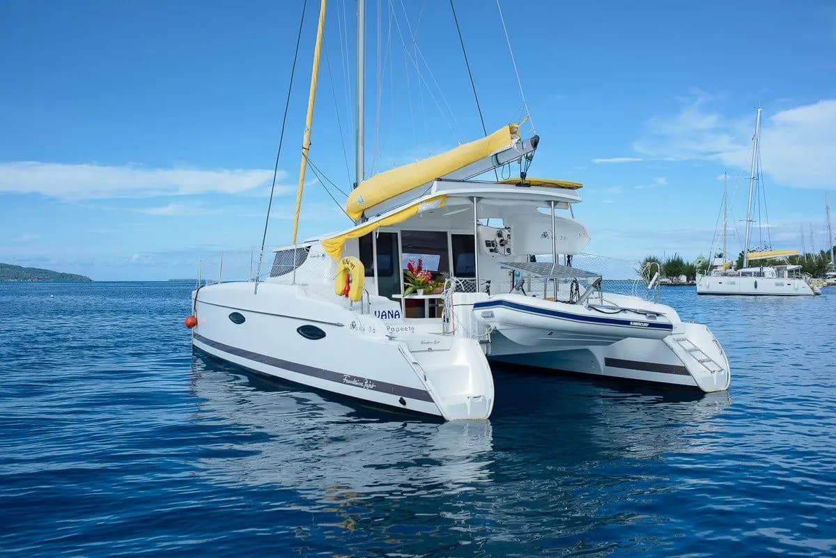 Boat - Charter a 11m Catamaran in Uturoa