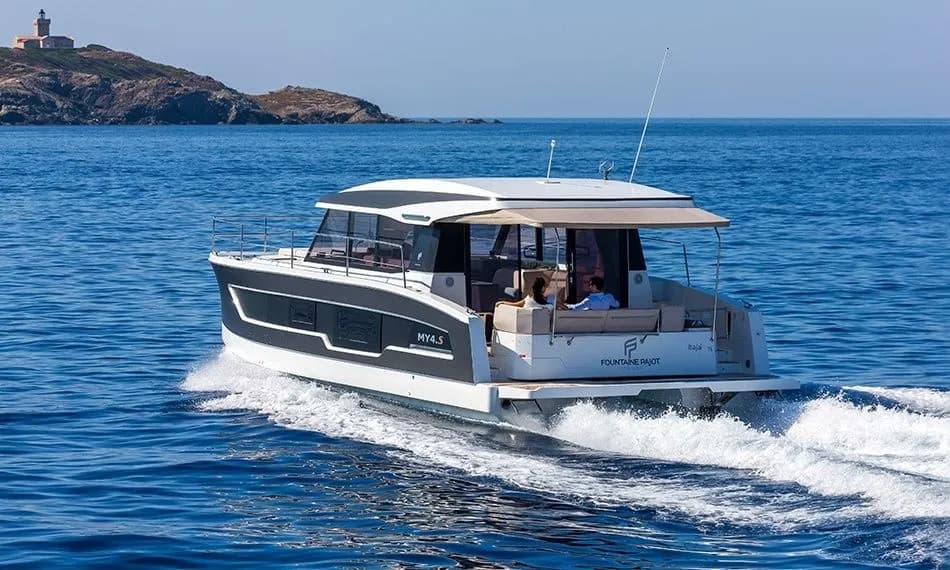 Boat - 11.02m Marseille Power Catamaran Hire