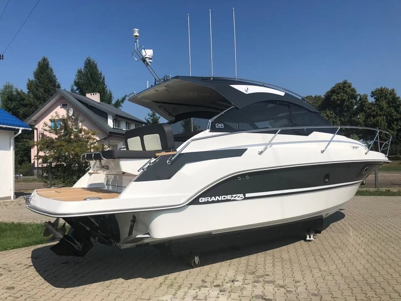 Boat - Rent a 8.8m Grandezza 28 in Wilkasy