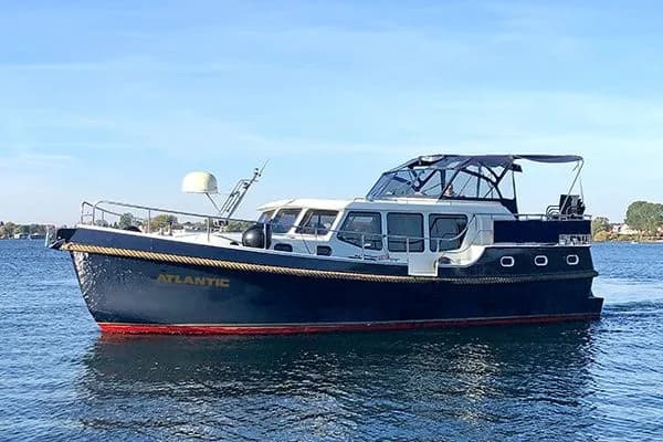 Boat - Charter a 12.4m Motor Yacht Gruno 38 Classic in Fürstenberg/Havel