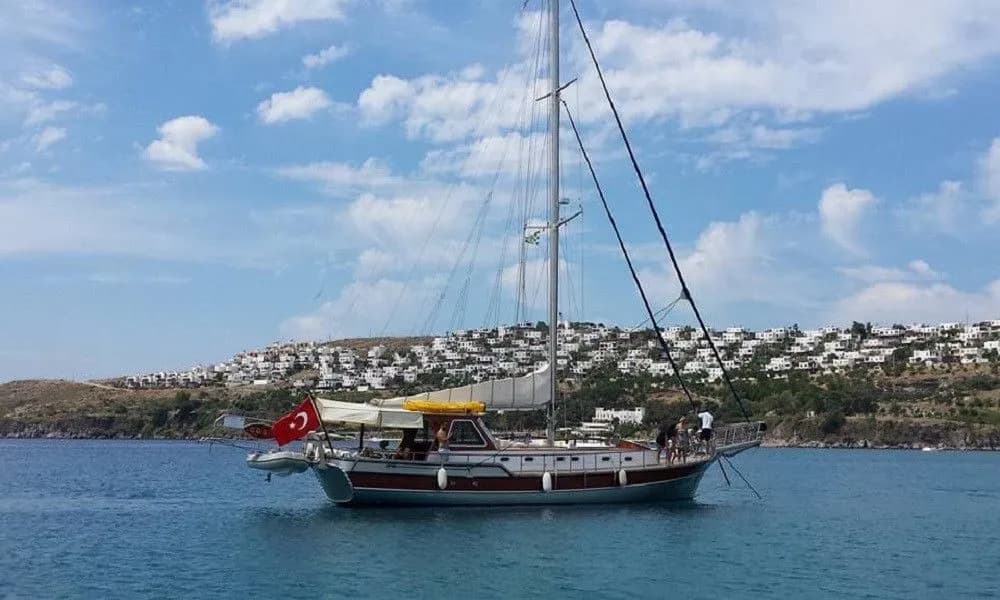 Boat - Charter a 16m 2 Cabin Gulet in Bodrum