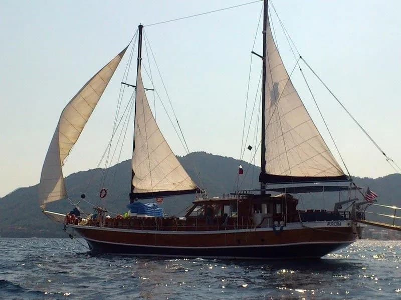 Boat - Explore Piraeus on a 21.8m Rental Boat