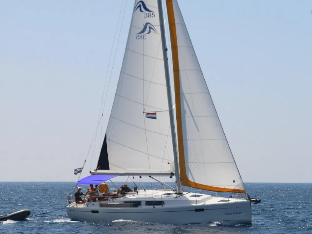 Boot - Explore Preveza on a 10.99m Rental Hanse 385