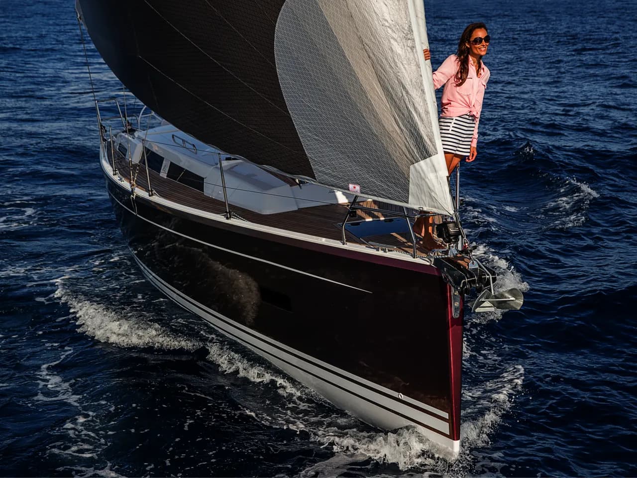 Boat - Charter a 11.4m Hanse 388 Sailing Yacht in Flensburg
