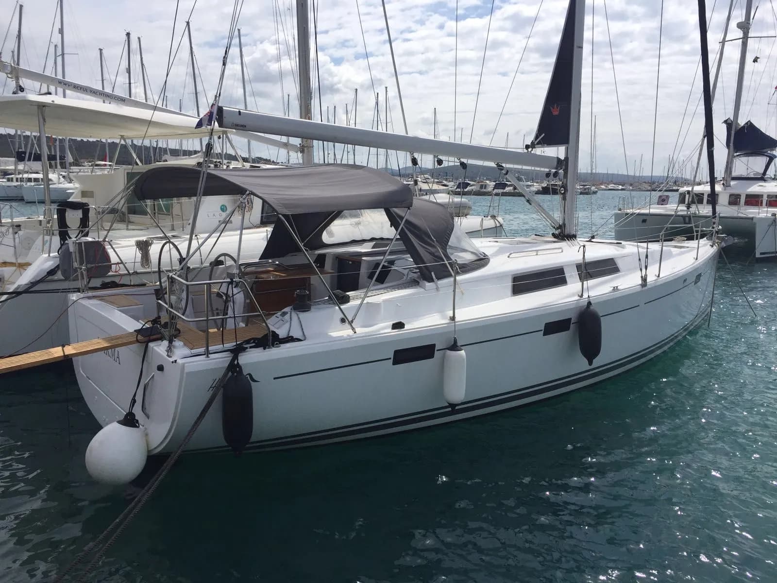 Boat - Charter a 12.4m Hanse 415 Sailing Yacht in Sukosan