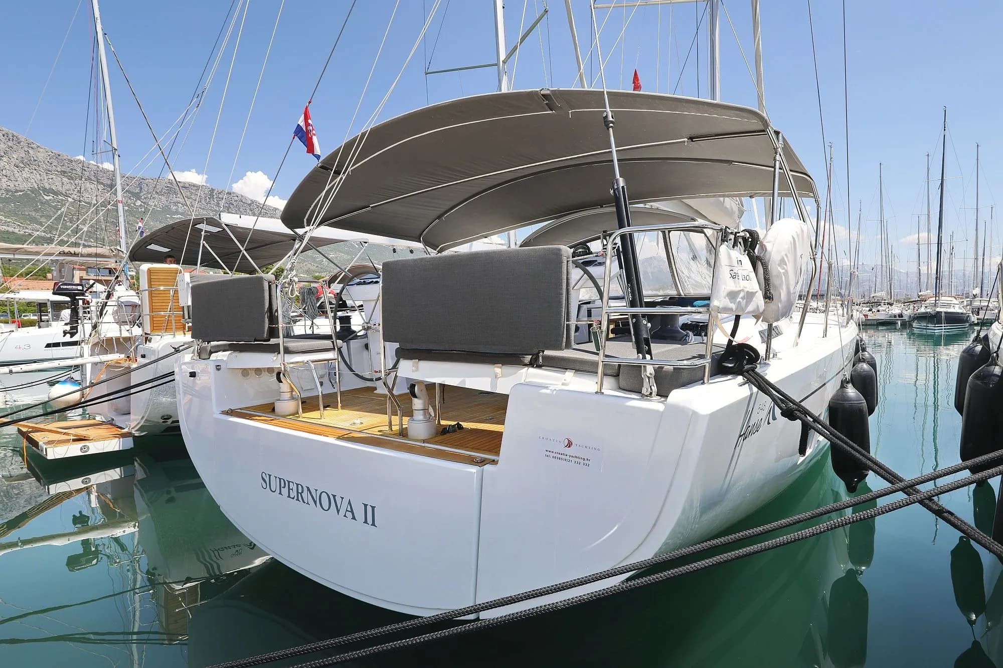 Boat - Charter a 15.22m 6 Cabin Sailing Yacht in Sukosan