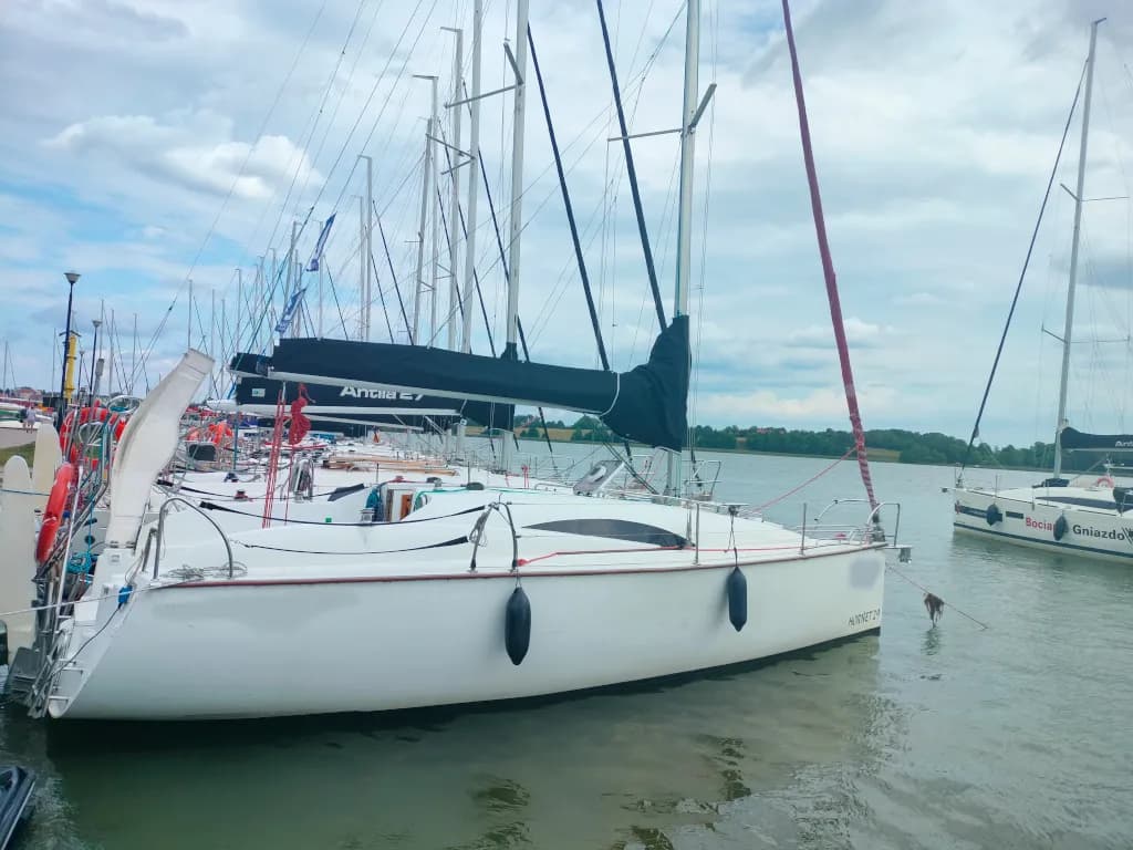 Boat - 8.7m Gizycko Sailing Yacht Hornet 29 Hire