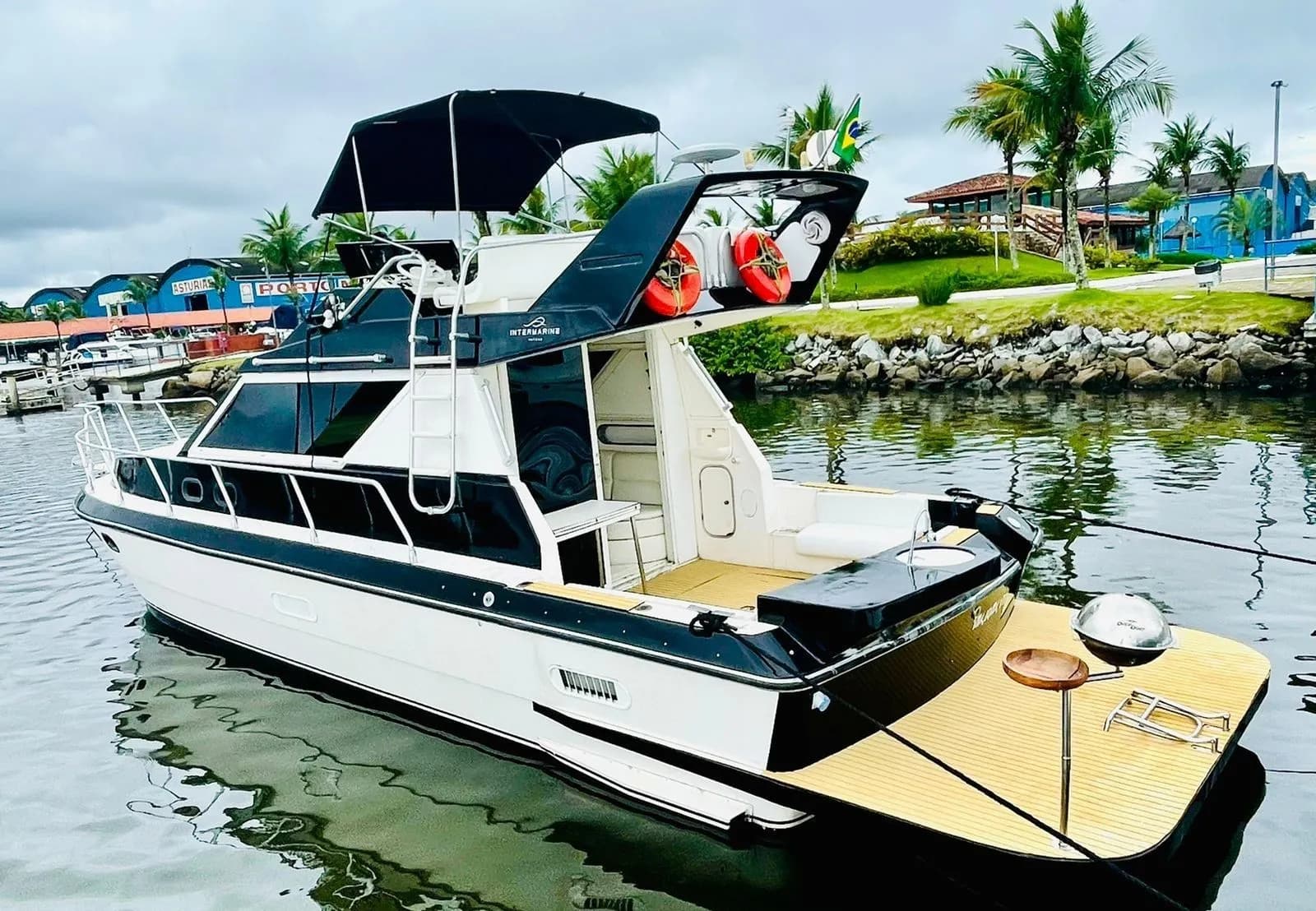Boat - 10.97m Guarujá Motor Yacht Hire