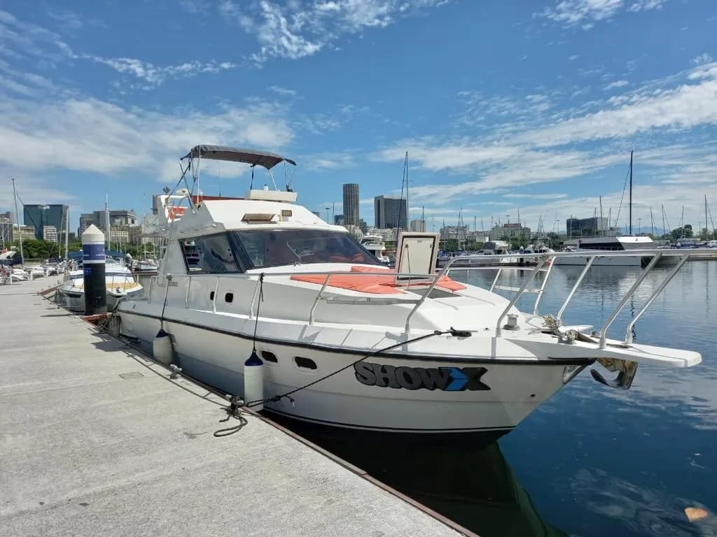 Boat - Charter a 10.97m Motor Yacht Intermarine Oceanic 36 in Rio de Janeiro