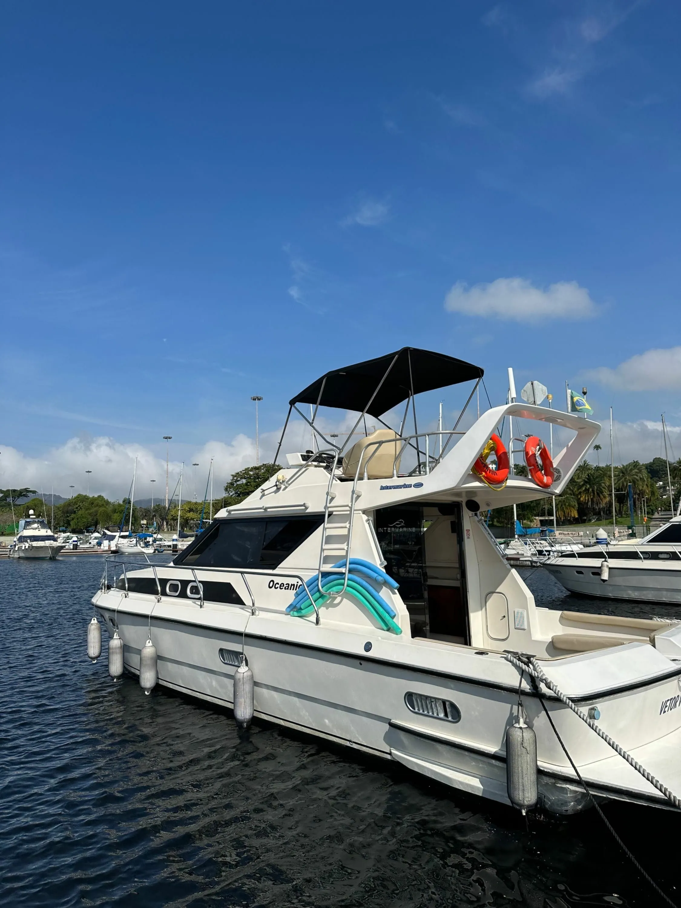Boat - Explore Rio de Janeiro on a 10.97m Rental Motor Yacht