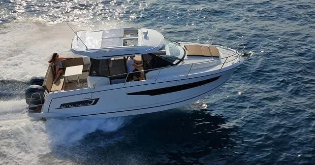 Boat - 8.9m La Trinite-sur-Mer Motor Yacht Jeanneau Merry Fisher 895 Hire
