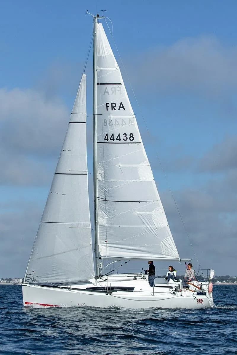 Boat - Charter a 9.79m 2 Cabin Sailing Yacht in La Trinite-sur-Mer