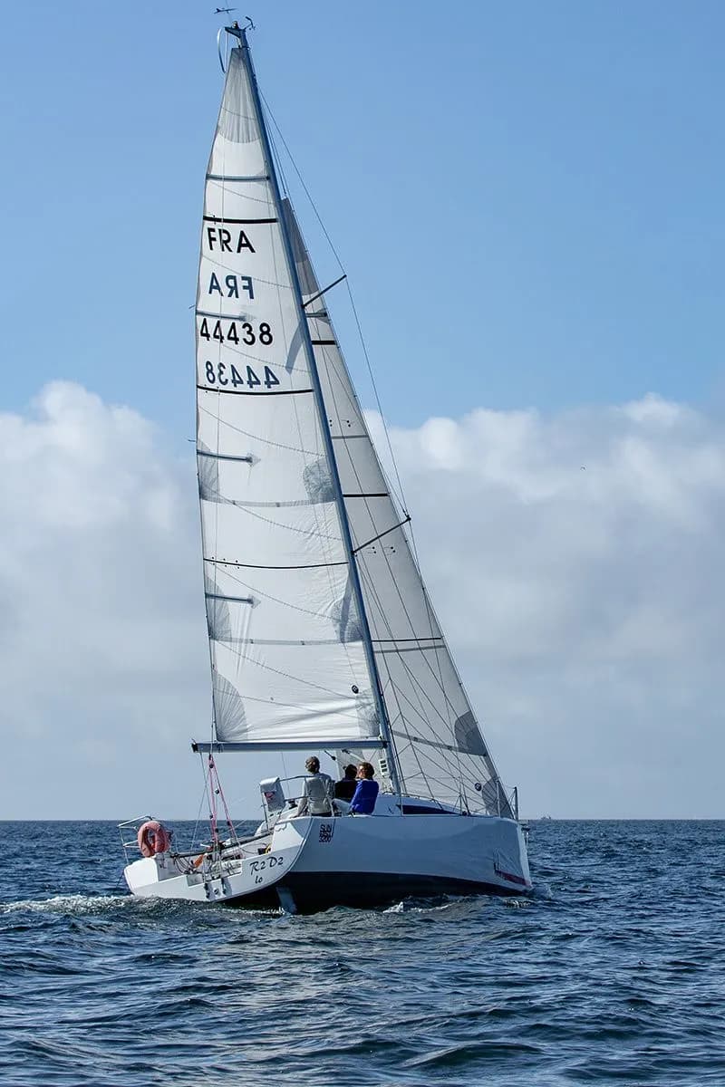 Boat - Rent a 9.79m Sailing Yacht Jeanneau Sun Fast 3200 in La Trinite-sur-Mer