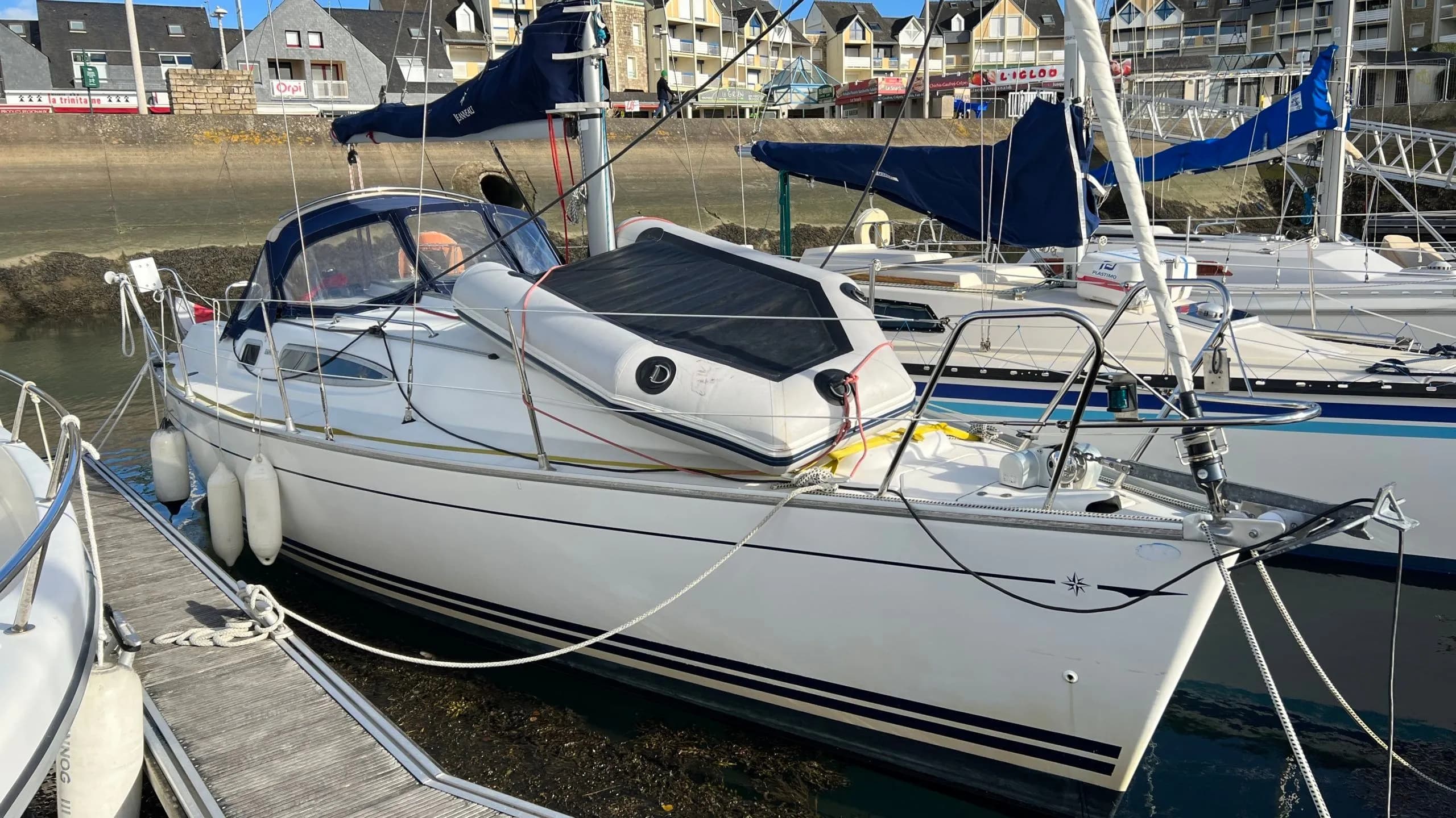 Boat - 8.8m Arzon Sailing Yacht Jeanneau Sun Odyssey 29.2 Hire