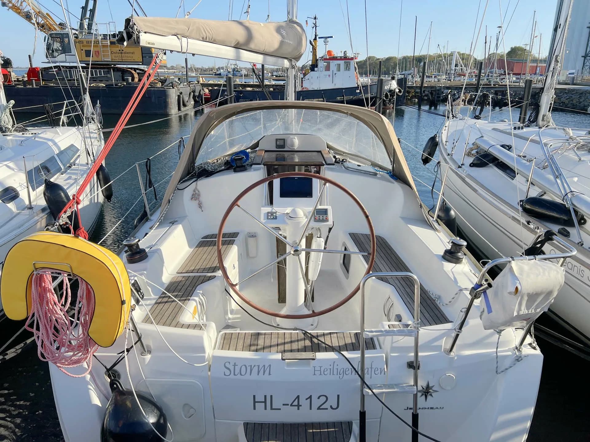 Boat - Explore Heiligenhafen on a 8.99m Rental Sailing Yacht Jeanneau Sun Odyssey 30i