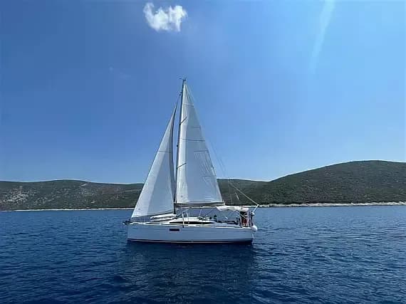 Boot - Charter a 10.34m Jeanneau Sun Odyssey 349 in Volos