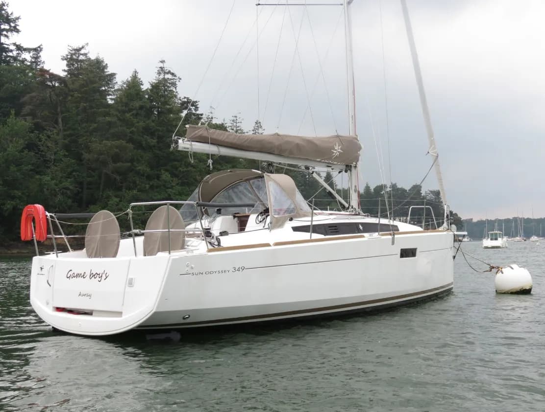 Boat - Explore Brest on a 10.34m Rental Sailing Yacht Jeanneau Sun Odyssey 349