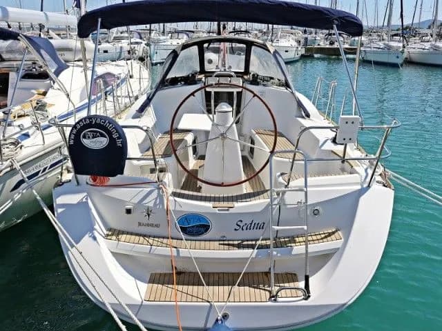 Boat - Explore Sukosan on a 10.94m Rental Sailing Yacht
