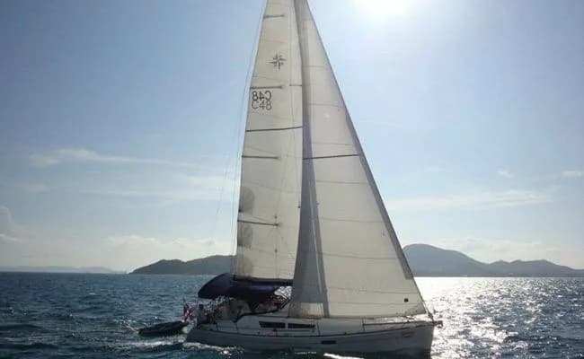 Boat - Charter a 10.57m Sailing Yacht in Athens