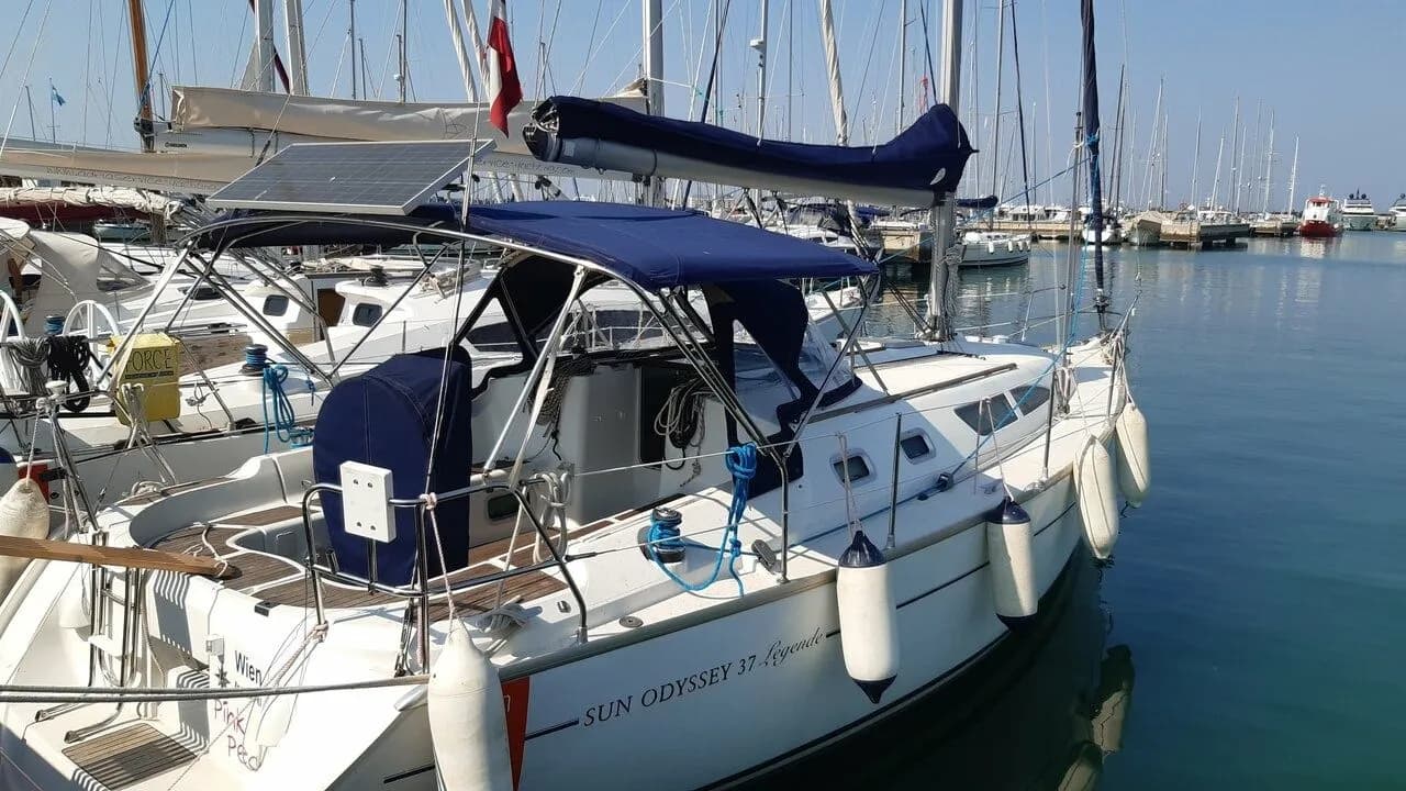 Boat - Rent a 11.47m Sailing Yacht Jeanneau Sun Odyssey 37 in Izola