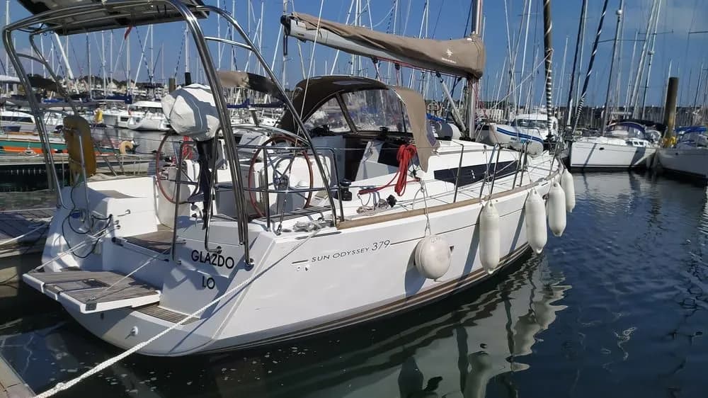 Boat - Rent a 11.34m Jeanneau Sun Odyssey 379 in Arzon